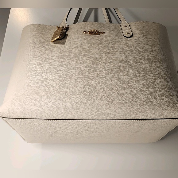 COACH LARGE Super Light Genuine Pebbled Leather TOWN TOTE Handbag - Picture 8 of 15